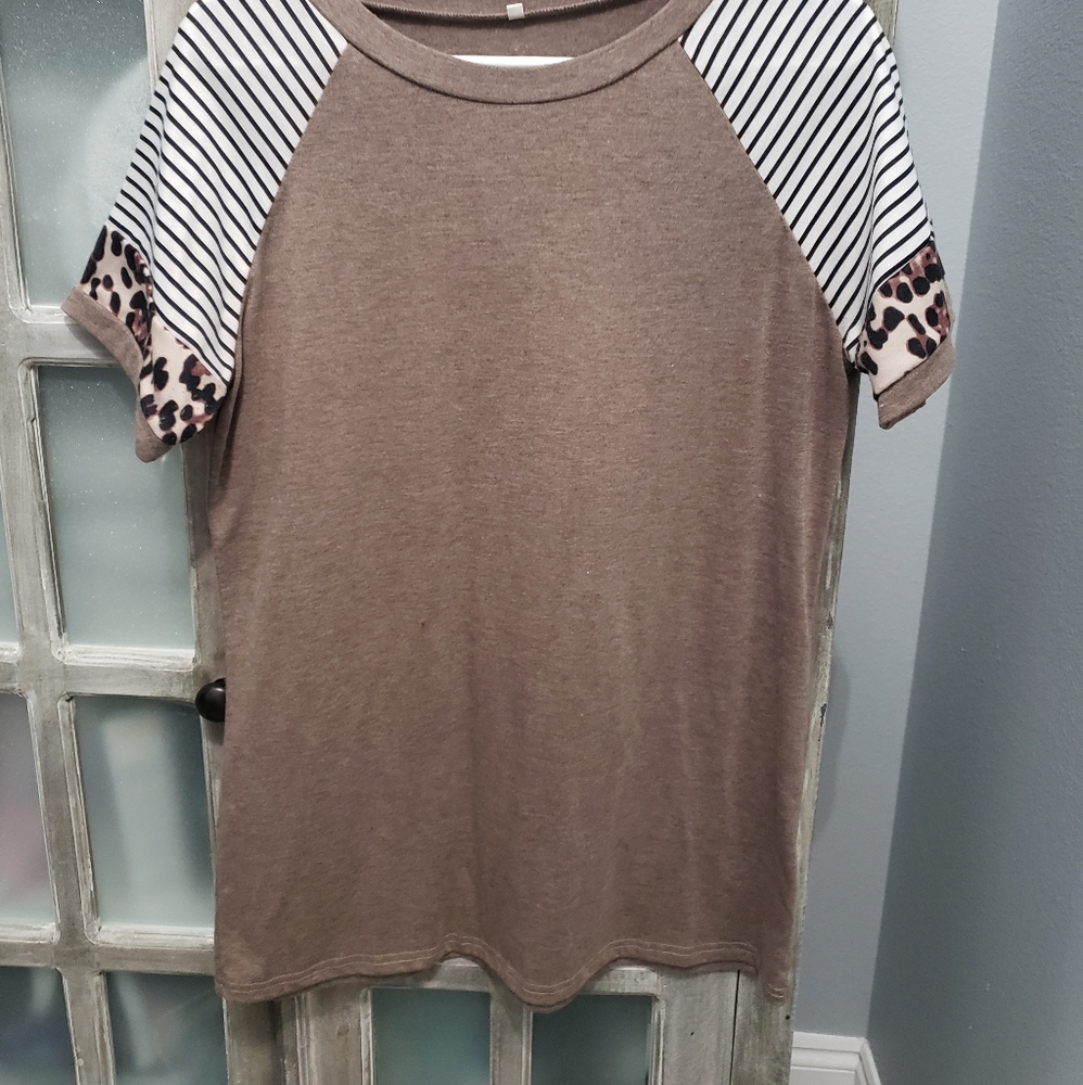 Short Sleeve Long Top / Size Medium